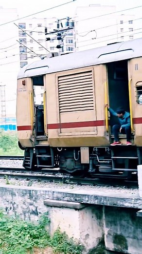 “Bangalore Local Train Ki Smooth Passing 😍🚆 | Real Station Vibes #BangaloreLocal #LocalTrain #TrainPassing Bangalore station ke paas local train ki smooth passing ka real action capture kiya! 😍🚆 Fast movement, clear view aur station ki vibes is video ko aur bhi amazing banati hain. Aise hi daily railway moments ke liye page ko follow kare! 🙏✨ --- ✅ Hashtags: #BangaloreLocal #LocalTrain #TrainPassing #RailwayVibes #IndianRailways #TrainVideo #RailFans #RailwayMoments #LiveAction #Reels | Aja