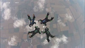This is so mesmerising to watch! 😍 The skydiving group are in the World Skydiving Championships representing Team GB. One of them is a Dad from Gloucestershire who only starting skydiving a few years ago! | BBC Bristol