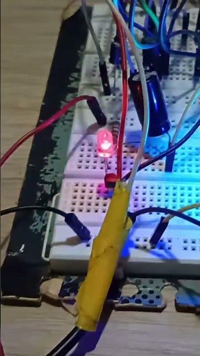 Oscillator Circuit with 2N2222A Transistors #2n2222a #electronics #555 #oscillator #rgb #rgblight