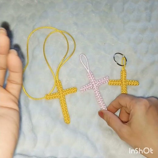 Making A Paracord Cross Keychain From Scratch!