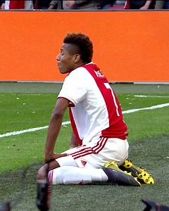 🔙 | On This Day in 2019: Vandaag een jaar geleden zette Ajax een reuzenstap richting de titel in een verhitte topper tegen PSV. Bekijk hier de hoogtepunten van die wedstrijd ▶️ https://www.foxsports.nl/video/3202271/this-day-ajax-zet-reuzenstap-richting-titel-verhitte-topper-2019/ | ESPN NL
