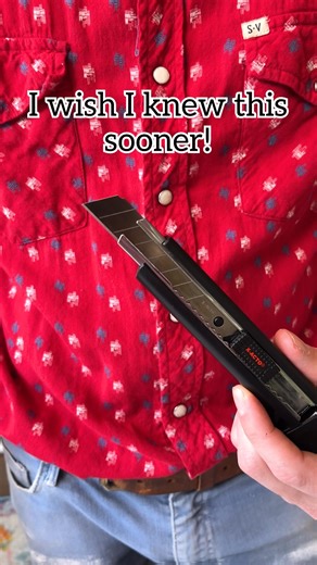 🧰 Box cutter trick for cutting and measuring dry wall! #tools #hometips | Jeff & Lauren