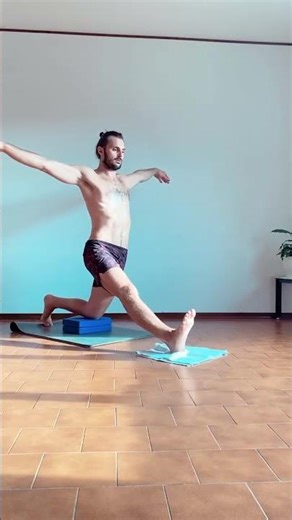 Glide and slide technique in Yoga #yoga #practiceyoga #yogi #yogateacher #yogapractice #yogalife