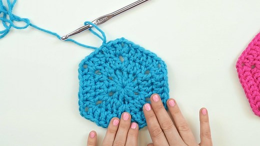 19K views · 251 reactions | If you've never crocheted a hexagonal granny then you're in for a treat. It works just like a granny square but can be attached to other crochet pieces on 6 sides instead of the traditional 4. It's great and can be learned with our quick video tutorial from Heidi here. Check out the full page here: https://www.allfreecrochet.com/Tips-for-Crochet/How-to-Crochet-a-Basic-Hexagon | AllFreeCrochet | Facebook