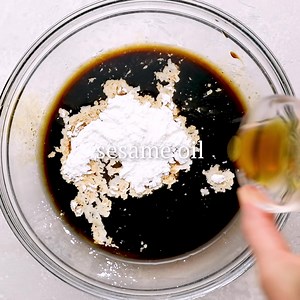 General Tso’s chicken features crispy chicken smothered in a sweet, tangy, and spicy sauce. It’s so delicious and surprisingly easy to make at home. 👇👇 https://www.onceuponachef.com/recipes/general-tsos-chicken.html | Once Upon A Chef