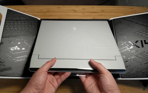 【将近两万块的笔记本】【史上最薄的外星人游戏本】2022 Alienware x14开箱
