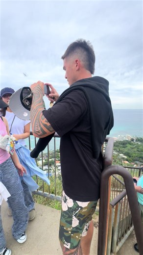 Hiking in Hawaii: Capture the Moment with Tourists
