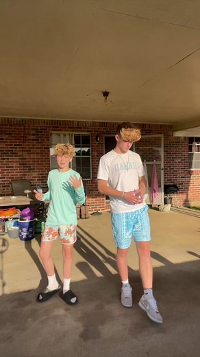 live on backup account right now! come join @kaden and kasen🤘