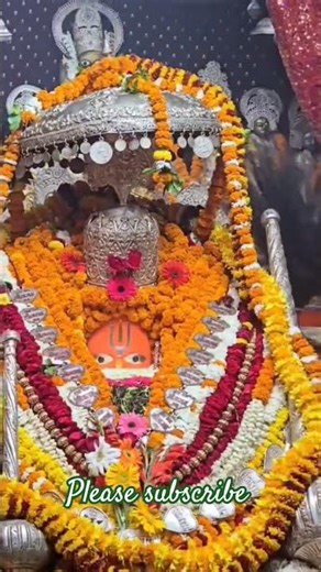 To immerse yourself in the devotion of Lord Hanuman, watch the holy Aarti every day.