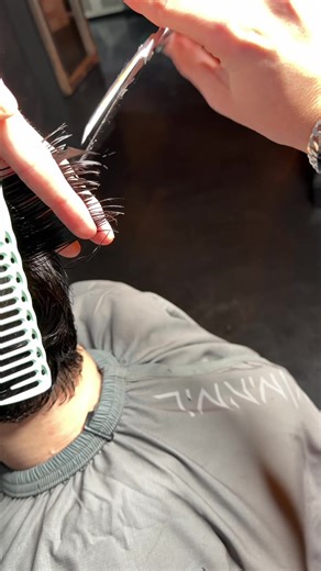 Part 1 of a full scissor haircut. No machines, just technique. Stay tuned for the final result❤️. #scissors #mod #asmr