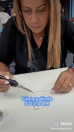 💯💥 ¿Estás listo? ¡Vive la experiencia #LuxurySignMiami con nuestro SÚPER curso práctico para fabricar ARTE con Led Neon Flex! 🤩💜 .......#course #motivation #inspiration #luxurysigns #ilumination #decoration #pink #ledneonflex #neonled #neonsign #art #custom #arts #signsmiami #acrylic #amazing #idea #creativesign #logo #printing #trend #signs #signsofinstagram #customart #customsign