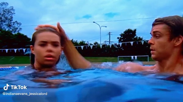 Bella and Will Kiss Scene in H2O: Just Add Water