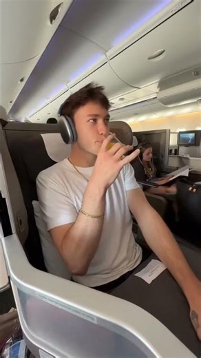 Best flight😅✈️#flight #arianator #arianagrande #prank #joke