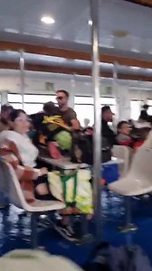 ‼️‼️ LAS OLAS ENTRAN EN EL BARCO QUE UNE LA GRACIOSA CON Lanzarote 🔴🔴 Este domingo se vivieron algunos momentos de tensión durante la travesía entre ambas islas, principalmente cuando una gran ola acabó invadiendo la cubierta inferior del ferri en el momento en el que éste iniciaba su entrada al puerto lanzaroteño de Órzola (Haría) | Onda Fuerteventura