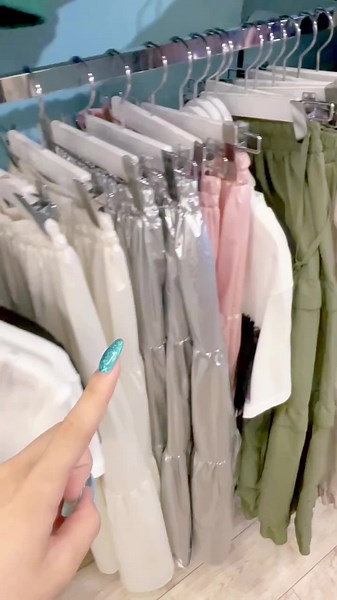 新作アイテムを使ったピンクコーデ🎀💗 #wc#ダブルシー#ティアードロングスカート#カレッジロゴ #ピンクコーデ##ピンク#カジュアルコーデ#ガーリーコーデ#韓国ファッション#海外ファッション#トレンドコーデ#トレンドアイテム#プチプラコーデ#きょこ#今日のコーデ#pink#pinkcoordinate#newitem#ootd#todaysoufit#koreanfashion#春コーデ#夏コーデ