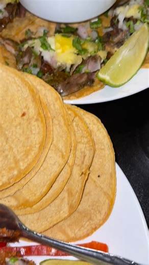 Hola 👋 Howdy 🤠 We don’t just make tacos 🌮… we specialize in TROMPO AL PASTOR! Come on and warm up with us! 🌶️ Enjoy our tacos! 📣 Dine-In, Pick-Up, or DoorDash 🌮 📍 15614 Huebner Rd, Ste 113, SA, Tx 78248 ( Between Bitters and NW Military) 210-251-4607 ⬆️ 📍 2715 Hillcrest Dr, SA Tx 78228 210-757-3324 ⬆️ . . . . . #alpastortacos #samexicanrestaurant #trompo #alpastor #bistectacos | Los Trompos Tacos De Barrio