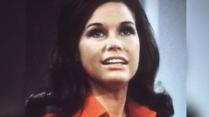 Mary Tyler Moore dead at 80