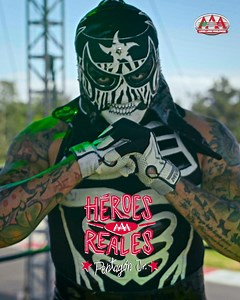 Sus inicios no fueron fáciles, pero con dedicación hoy brilla y es inspiración de chicos y grandes 🤩 Hoy en #HéroesReales te presentamos un poco de la carrera de Pentagón 0M | Lucha Libre AAA Worldwide