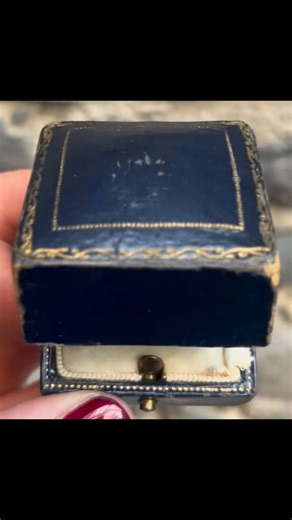 A stunning Victorian graduated five stone. Set with five Old European cut diamonds in a bespoke claw setting, decorated top to bottom with rose cut diamonds in a grain setting, to a carved half hoop design with scroll detail, 18kt yellow gold…€18,450. CODE - MAR24056. #fivestonering #ido #diamondfivestone #diamondring #oldeuropean #sparkle #diamonds #ringhunt #treatyourself #carvedgold #showstopper #antiques #victorian #gemstones #ringlover #yellowgold #rings #ringspiration #ringideas #courtvill