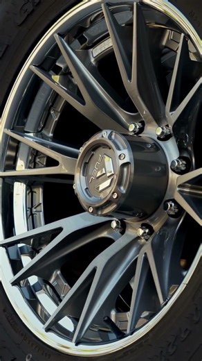 Fuel Off-Road Catalyst FC402 | Platinum with Chrome Lip | 20x10 | Ford Super Duty #ford #dually