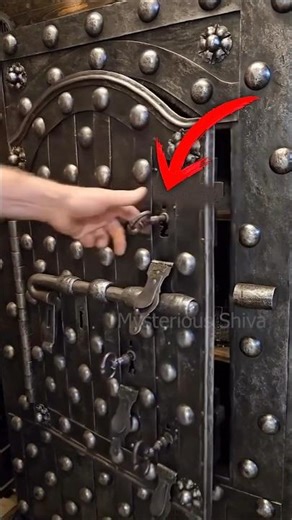 How is it possible? 🤯😱 #ancient #doors #lock #mysterybox #safe #history #facts #shorts #yt