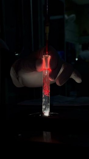 Blood in Water: Mesmerizing Drop Effect
