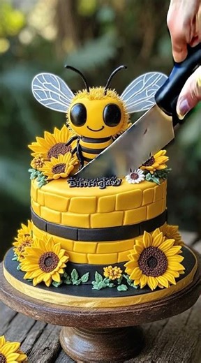 MAYA THE BEE BIRTHDAY CAKE 🎂🐝🌻 Garden Adventures & Honeycomb Fun!
