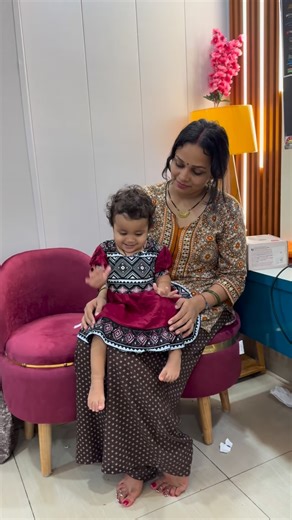 Varsha Abhishek Shukla on Instagram: "Hairfall ? Try this Therapy Comb 👆🏻 https://hypd.store/varshaas/product/6471ef5da9a21e6fd31ed5cf?title=White 2 Color LED Comb & Head Massager&utm_medium=creator_app&utm_source=iOS&utm_campaign=app"