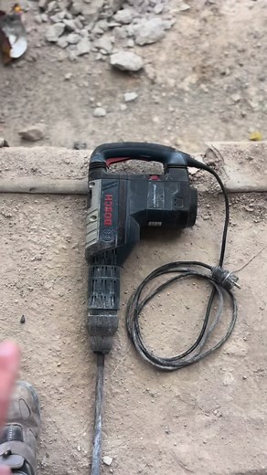 Effectively Using a Bosch Jackhammer at Construction Sites