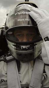 #F1電影 已經緊貼戲院上架myTV SUPER，即租即睇！ 立即睇超長預告：https://su.tvb.com/q/CGyQmcWA 🌟畢·彼特主演 🏎️多位真實F1賽車手同賽車業界人士共同演出 👍獲得影評界的普遍好評，狂卷全球超5億美元票房 燊尼·希斯（Sonny Hayes）曾是1990年代一顆冉冉升起的F1®新星，直到一場賽道事故改變了一切。三十年後，他的前隊友盧斌·塞萬提斯（Ruben Cervantes）說服他重返賽場，與新秀天才約書亞·皮雅斯（Joshua Pearce）並肩作戰，迎接最後一次成為世界最佳的機會。然而，燊尼的過去再次找上他，而他也發現，通往救贖的道路並非能獨自一人完成。 | myTV SUPER
