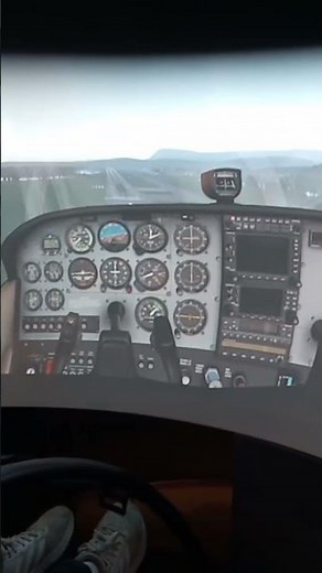 flying on a flight simulator for the first time #topgun