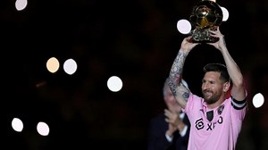 Lionel Messi shows off his 8th Ballon d'Or to Inter Miami fans