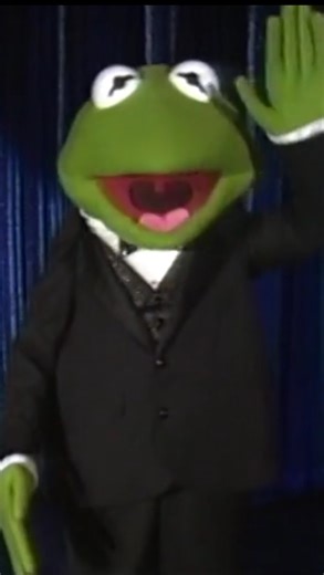 Sesame Digest - Publicly Archiving Live Ent News & History on Instagram: "Miss Piggy and Kermit the Frog in Muppet Babies Live! Magic Box Kermit’s mech is a bit aggressive here #TheMuppets #Muppets #JimHenson #MuppetBabiesLive #FrankOz #KermitTheFrog #MissPiggy"