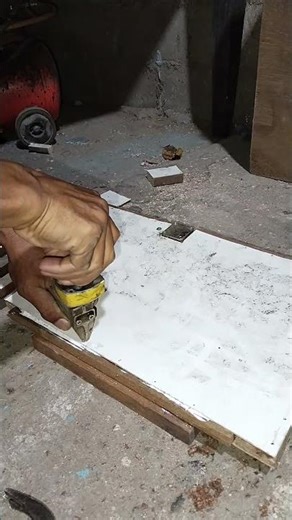 Manual Precision: Driving Staples Perfectly Without Power Tools #WoodworkingHacks #sorts