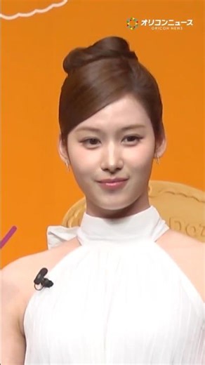 妖精降臨！？TWICE・SANAが純白ミニドレスで登場！ #shorts #TWICE #SANA #サナ #트와이스 #사나