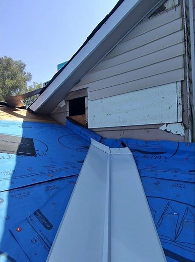 How to install valley metal on a shingle roof #shingleroofing #shingleroof