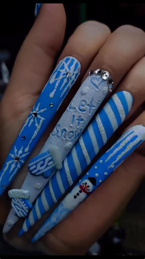 Christmas nails ❄️ #Christmas #christmasnails #NailsbyRy #winternails | Nails Byry