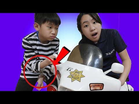 Pretend Play Police Officer Locked Up Bad Drivers