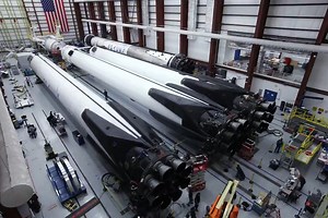 How a SpaceX Falcon Heavy rocket is assembled 🏗️ 😳 | SpaceX Times