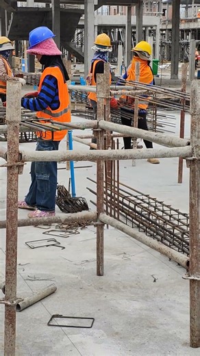 Women in Construction: Watch a PRO Tie Rebar for a Concrete Column!