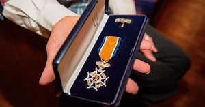 Lintjesregen 2024: Dit zijn de 76 Groningers die vandaag een koninklijke onderscheiding kregen