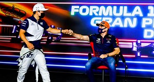 F1 – Max Verstappen et Yuki Tsunoda s’affrontent dans une course de Monster Trucks