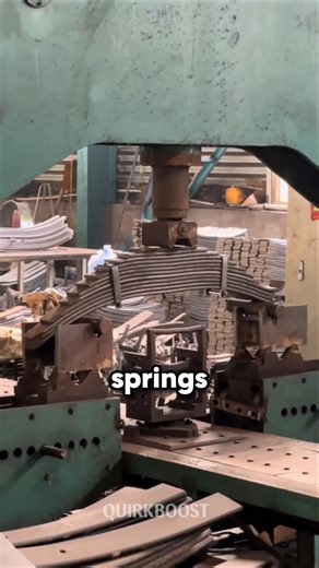 Why Trucks Still Use Leaf Springs 🤔🚛