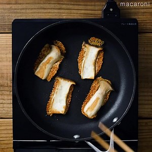 【エリンギのカリカリチーズ焼き】 うまみたっぷりなエリンギとチーズと一緒に焼き、カリカリな食感に仕上げました。簡単にできるので、おつまみにぴったりですよ♪急な来客やもうひと品ほしいときにぜひ作ってみてください。 レシピの詳細はこちらから↓✨ https://macaro-ni.jp/104963 | macaroni