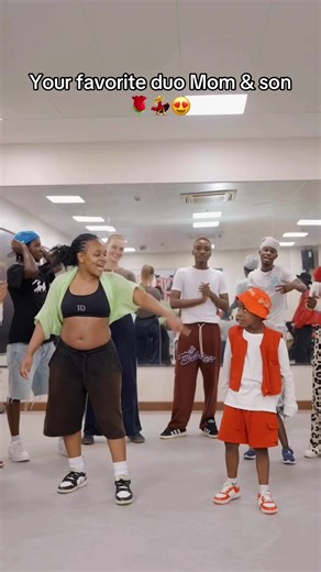 Should we do this againa #Angelnyigu @dee uwezo #letmebe | dancing video