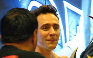 【抖森读诗】莎士比亚 Shakespeare's Sonnet 18 【Tom Hiddleston】