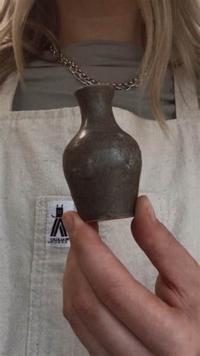 Clay & Canvas on Instagram: "I get asked all the time for recommendations of beginner friendly glazes- and I know there are so many commercial glazes on offer that sometimes it’s hard to know where to start- so here are my top 10 personal favourite commercial glazes ✨ all of these are used over a flecked clay body and fired to 1220c 🤩 most of these are brush on, but if you are looking for dipping glazes, you can buy the @maycocolors glaze range in powdered form too 1. alabaster [mayco] 2-3 coat