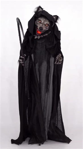 Animated Standing Wolf #halloween #horror #animatronics