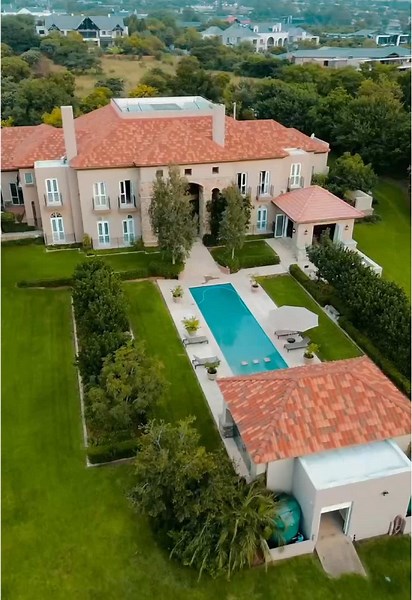 LUXURY ESTATE OF YOUR DREAMS IN WATERFALL