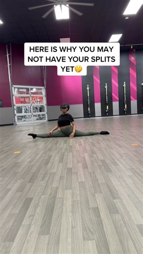 You’re not stretching BEFORE doing your splits. If your goal is a split, you shouldn’t just go into one without fully prepping for it. In my book a split is considered as a “trick” especially for beginners. So don’t let the split be the first or even the second thing you do. Warm up your body and stretch the muscles needed in order to get your split. Let your split be one of the last things you do when stretching! Check out my follow along videos! Only $25 for your 1st month! Link in bio❤️